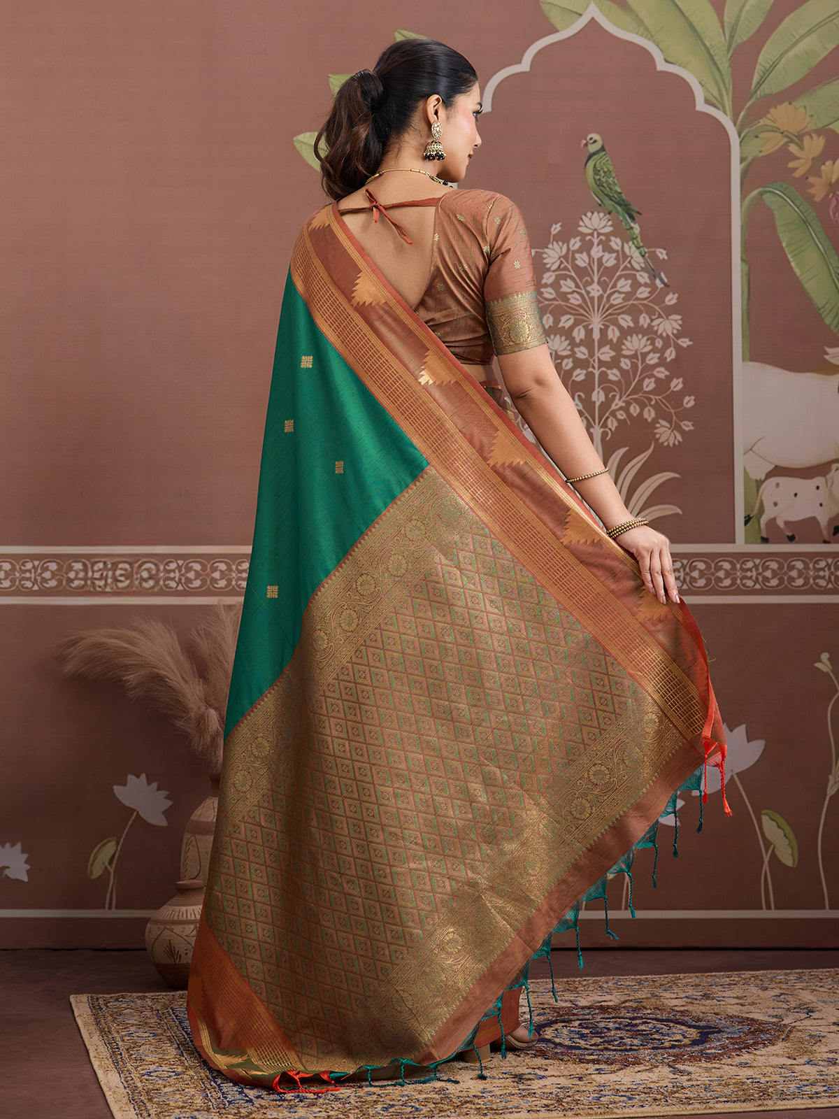Green tussar silk saree with handloom zari