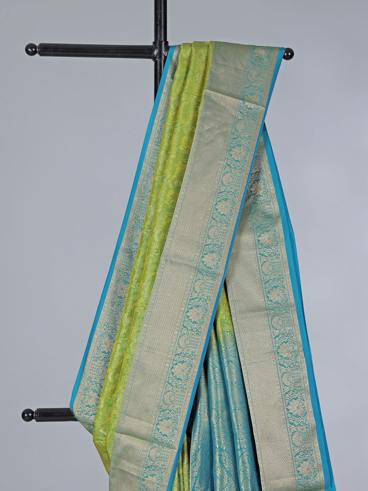 Mehendi green kanjivaram silk contrast border saree