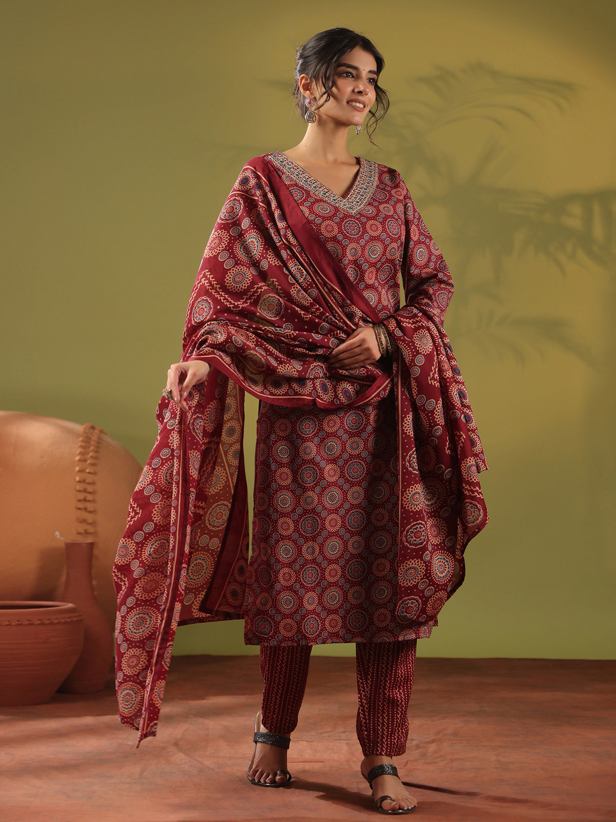 Maroon cotton printed kurti set with V neckline