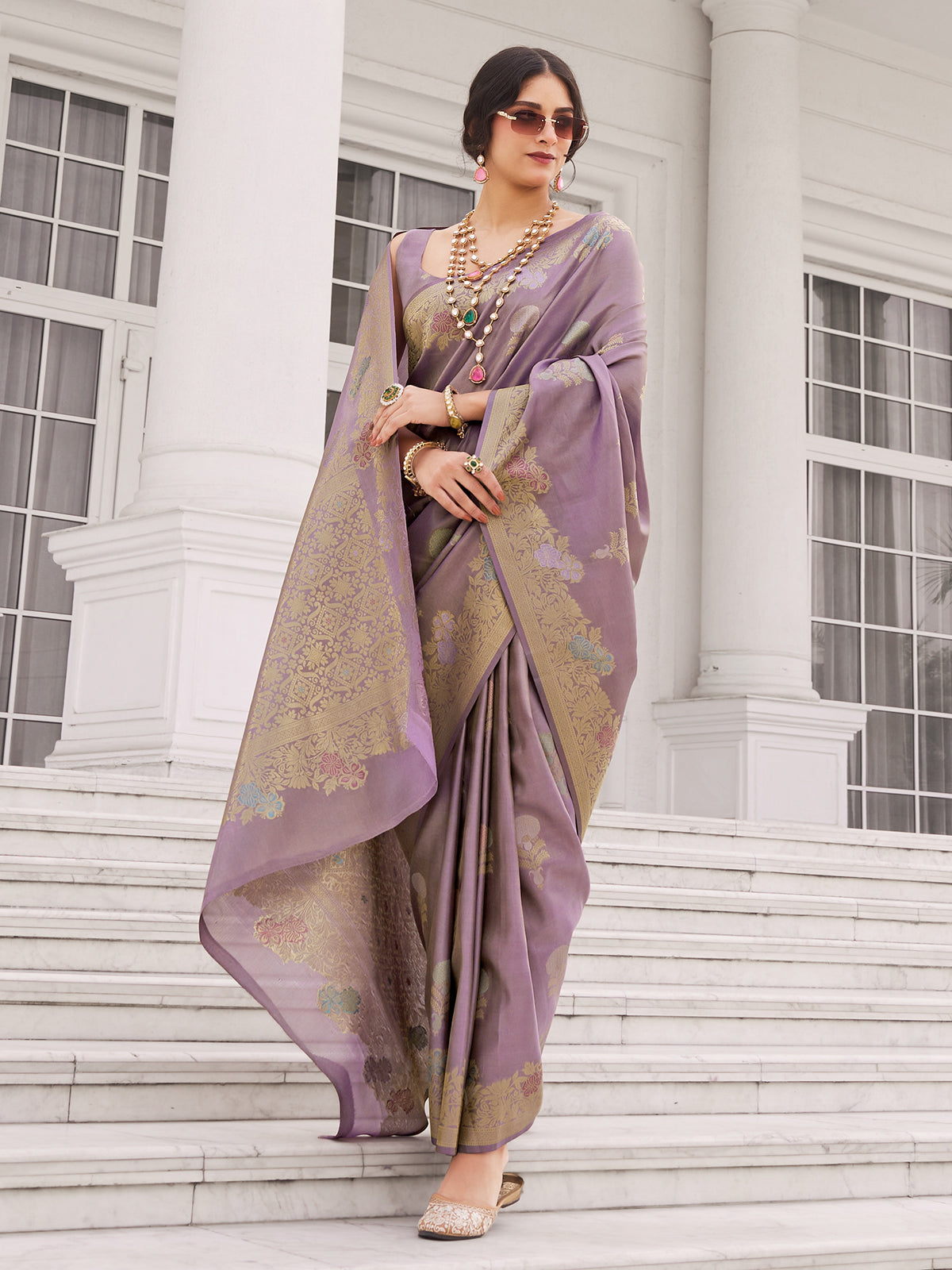 Light purple kurra silk saree with motif weaving