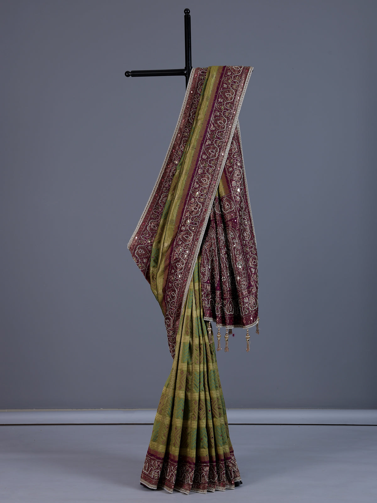 Mehendi green art silk saree with printed elegance