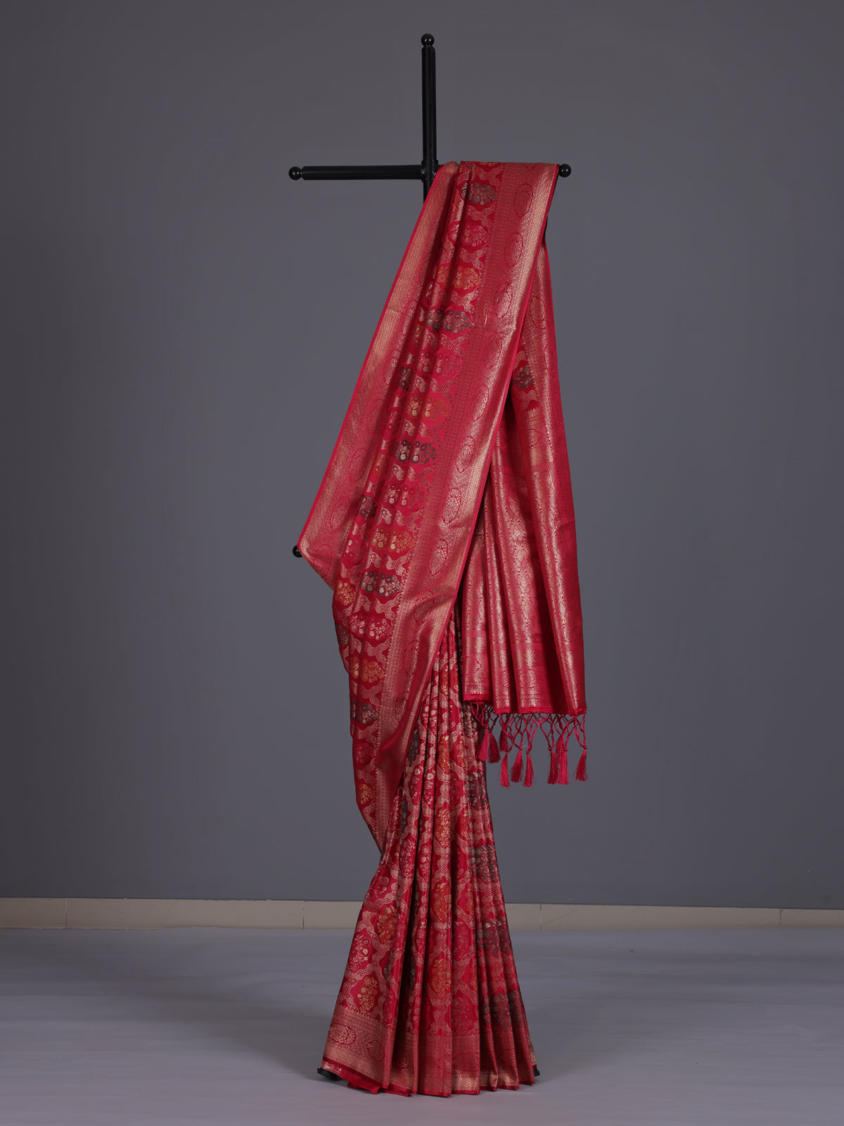 Rani pink women shimmer zari sareeq