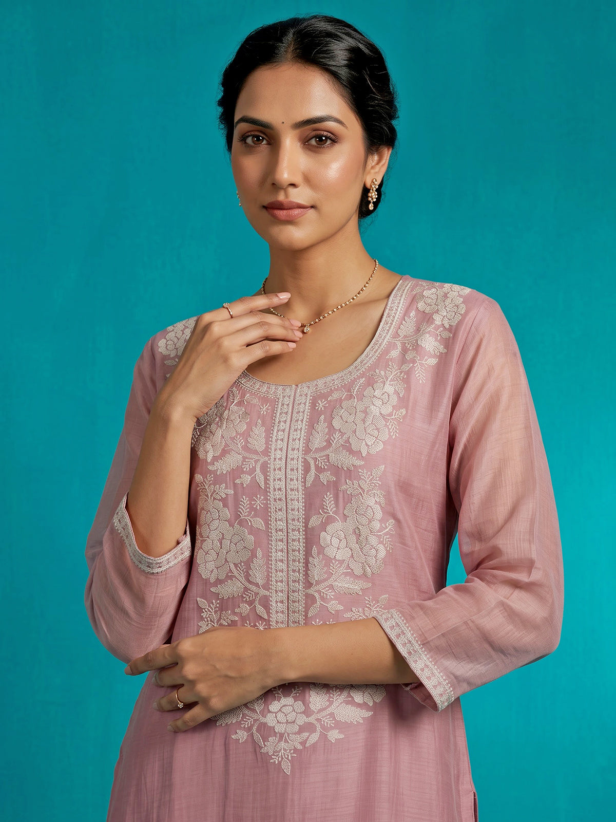 Pink women floral threadwork kurti set