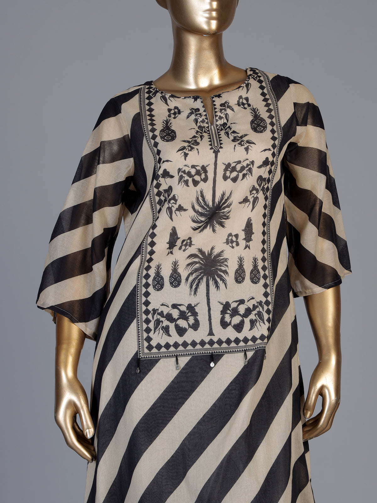 Black silk blend kurti set with printed sweetheart neckline
