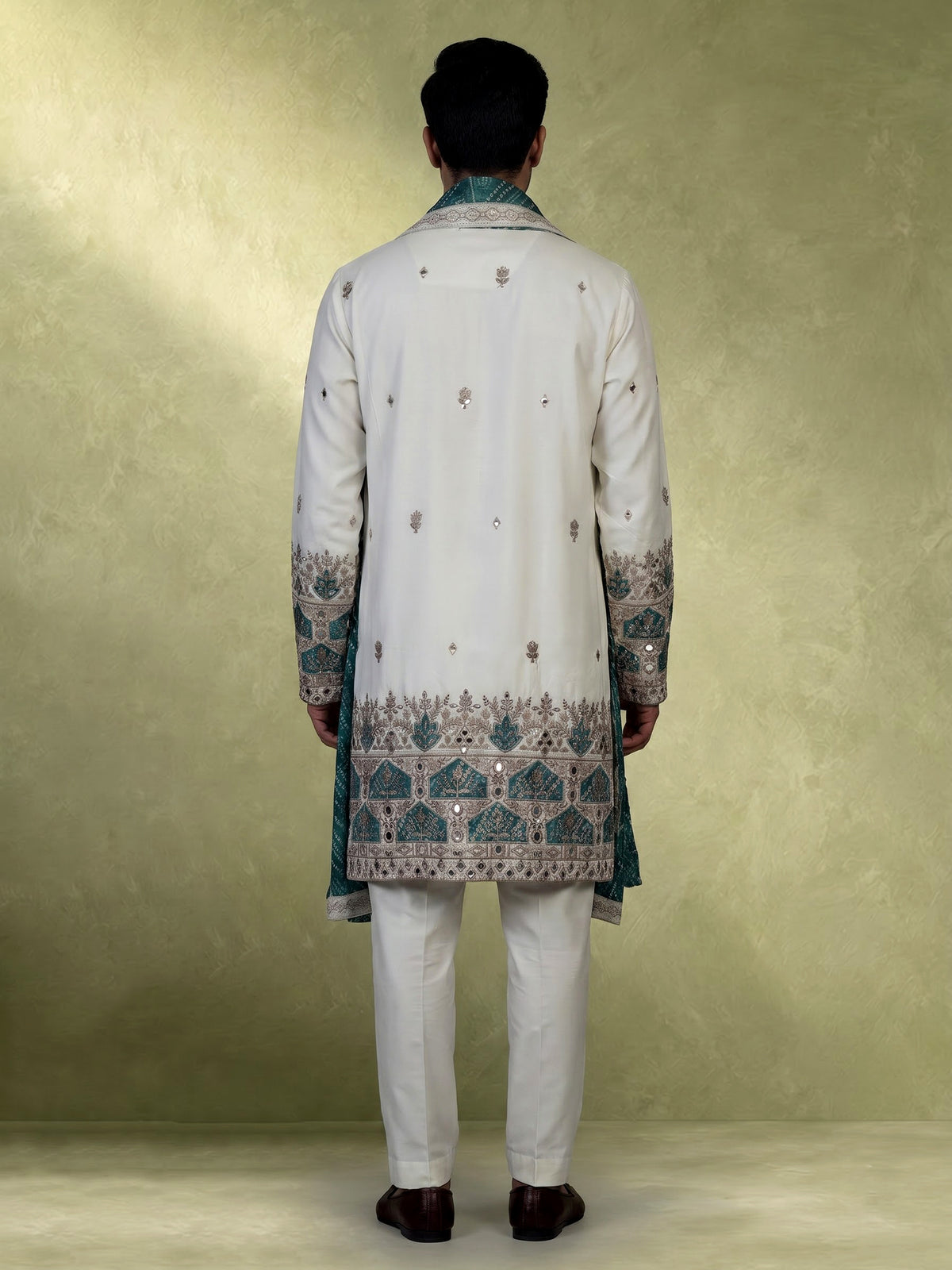 Ivory-white raw silk blend men kurta suit with teal bandhani stole