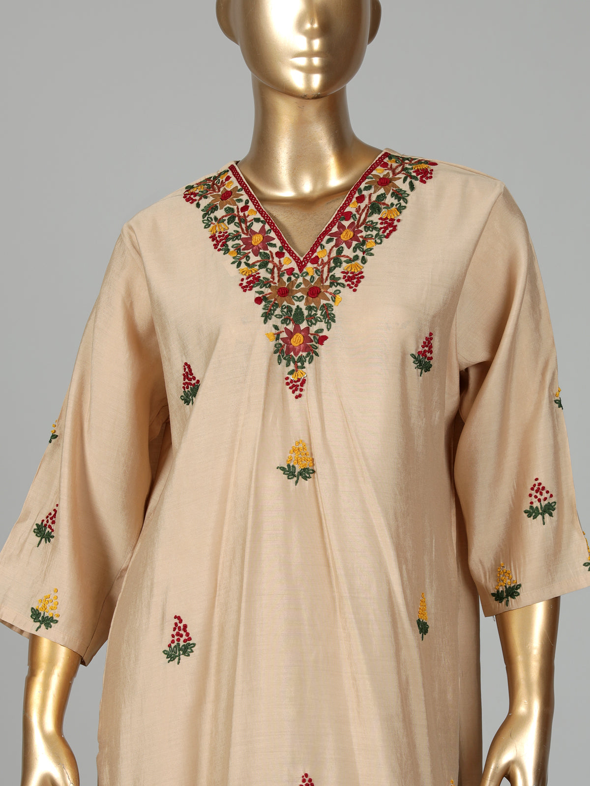 Beige tusser silk kurti set with floral thread embroidery