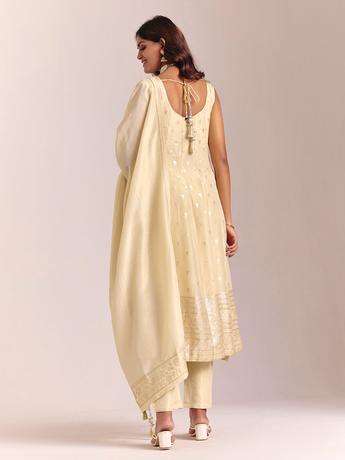 Cream silk sleeveless salwarsuit with dupatta