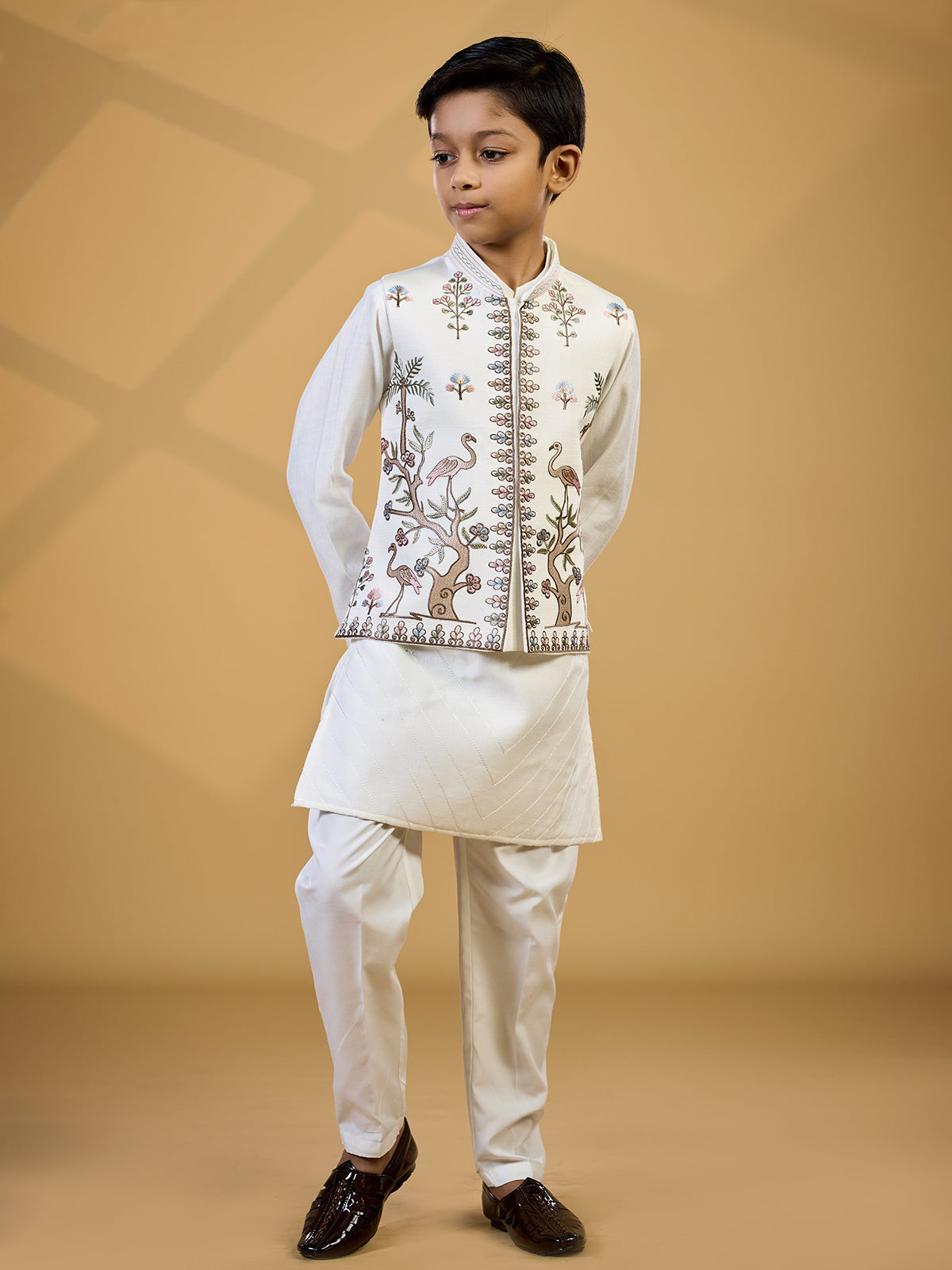 Off white cotton waistcoat set with elegant embroidery
