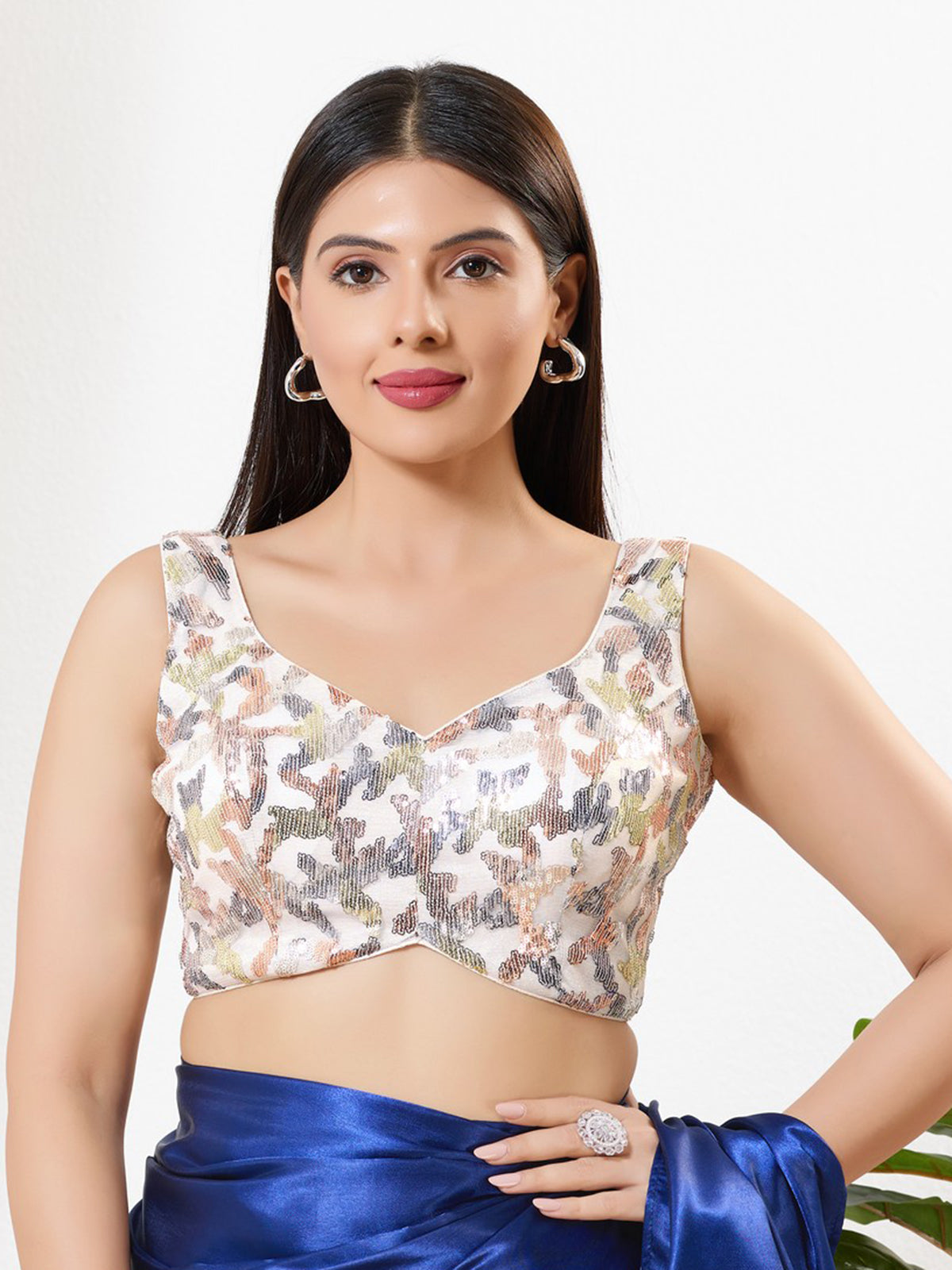 White silk sequins sweetheart neck sleeveless blouse