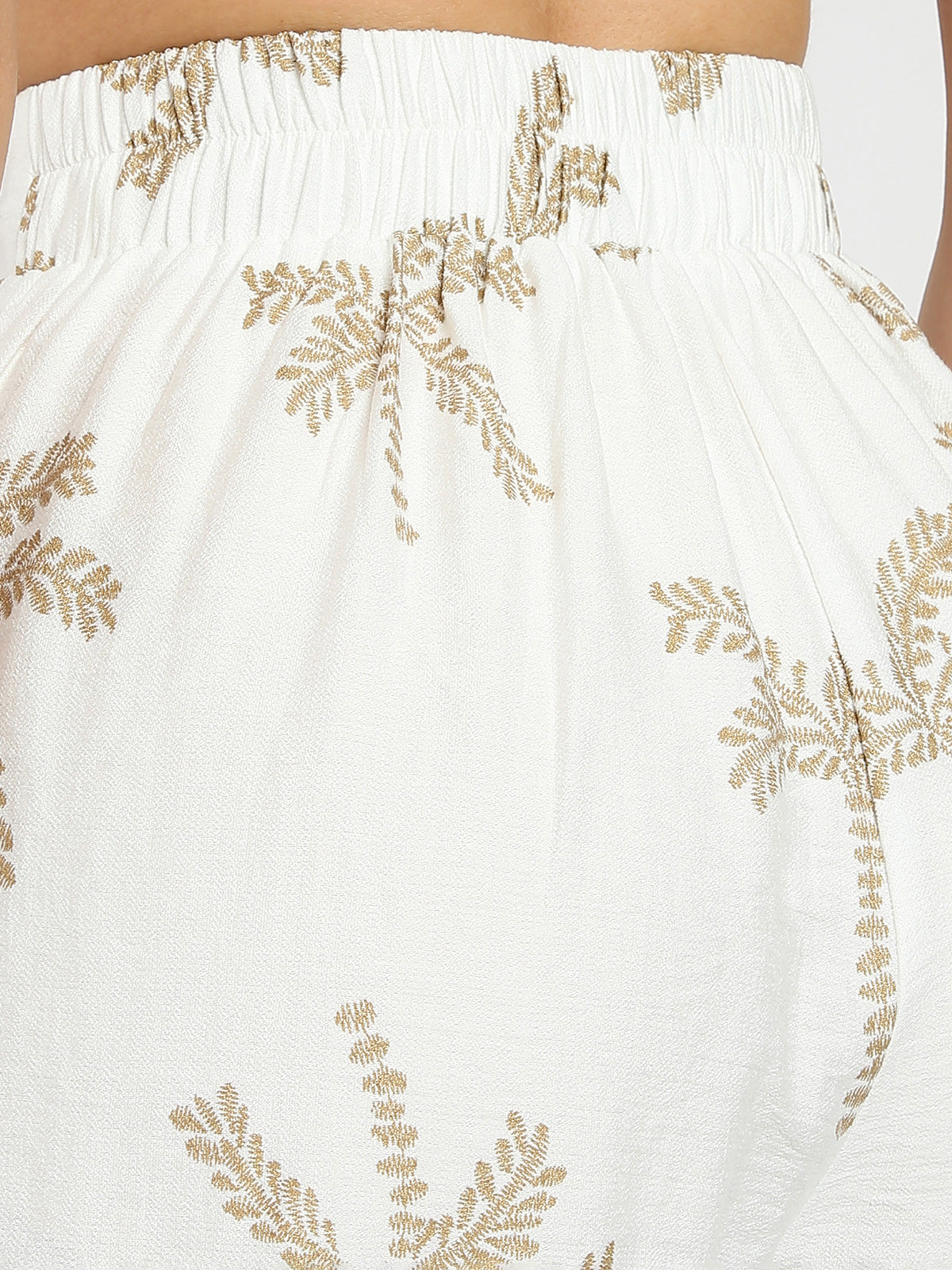 White woman co-ord set in linen cotton