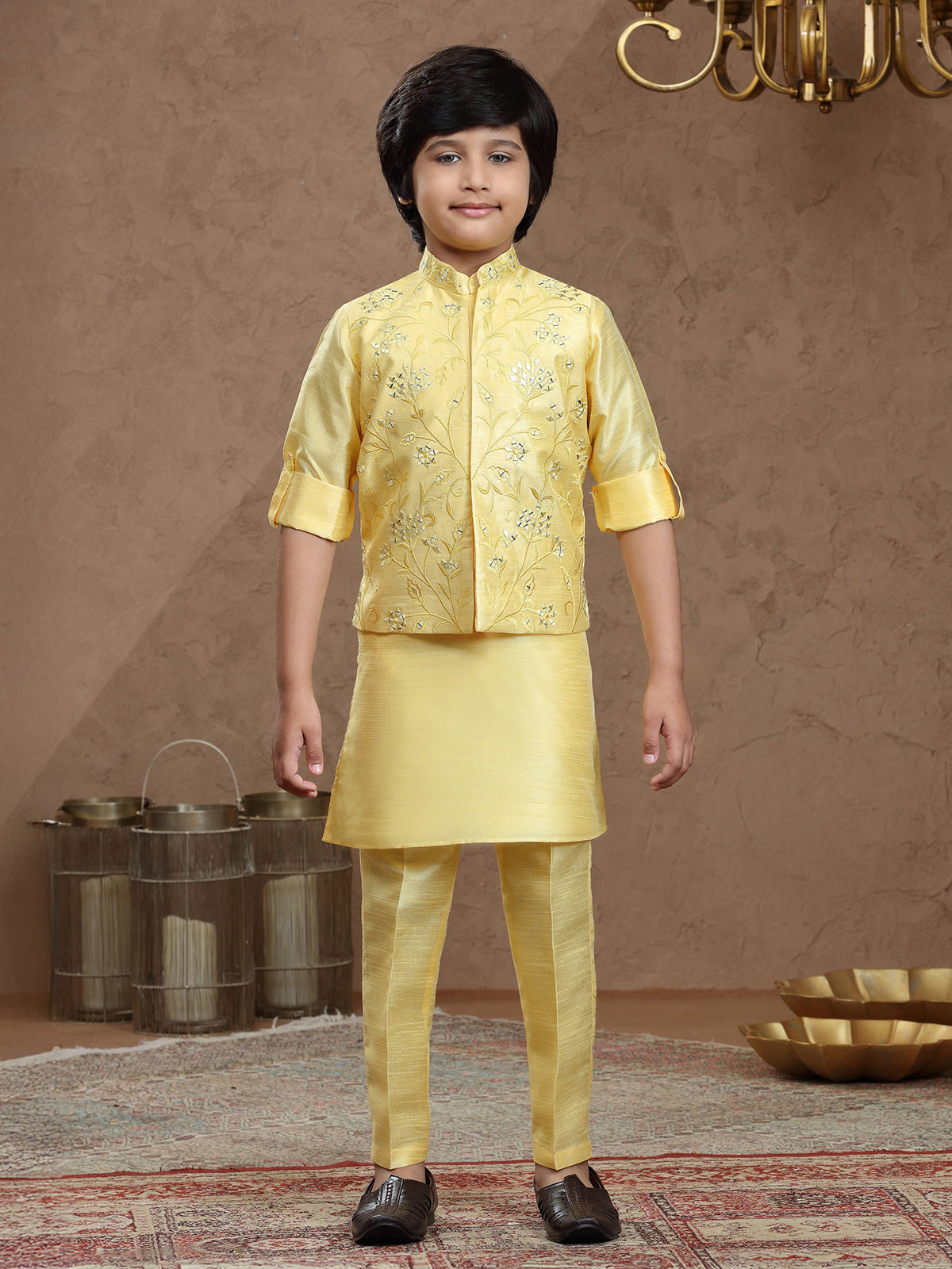 Yellow silk waistcoat set with embroidery weaving