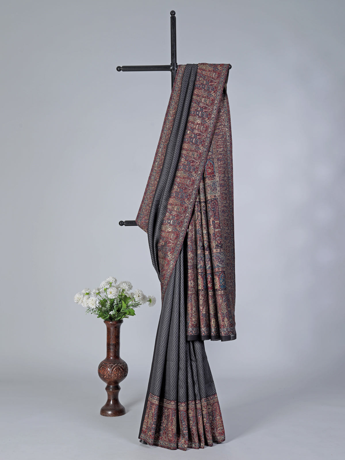 Grey silk saree with zig zag print and contrast border