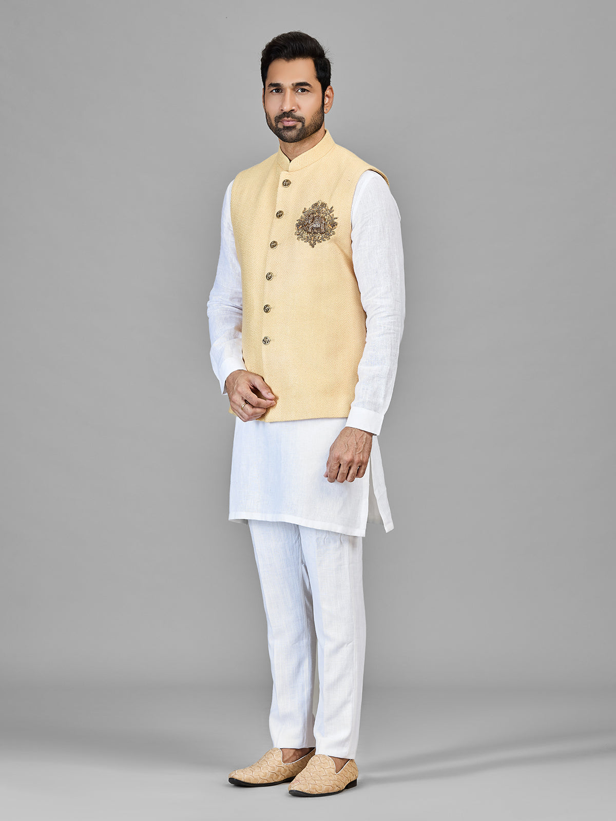 White waistcoat set for men weeding wear