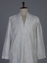 White textured silk blend modern v neck short kurta