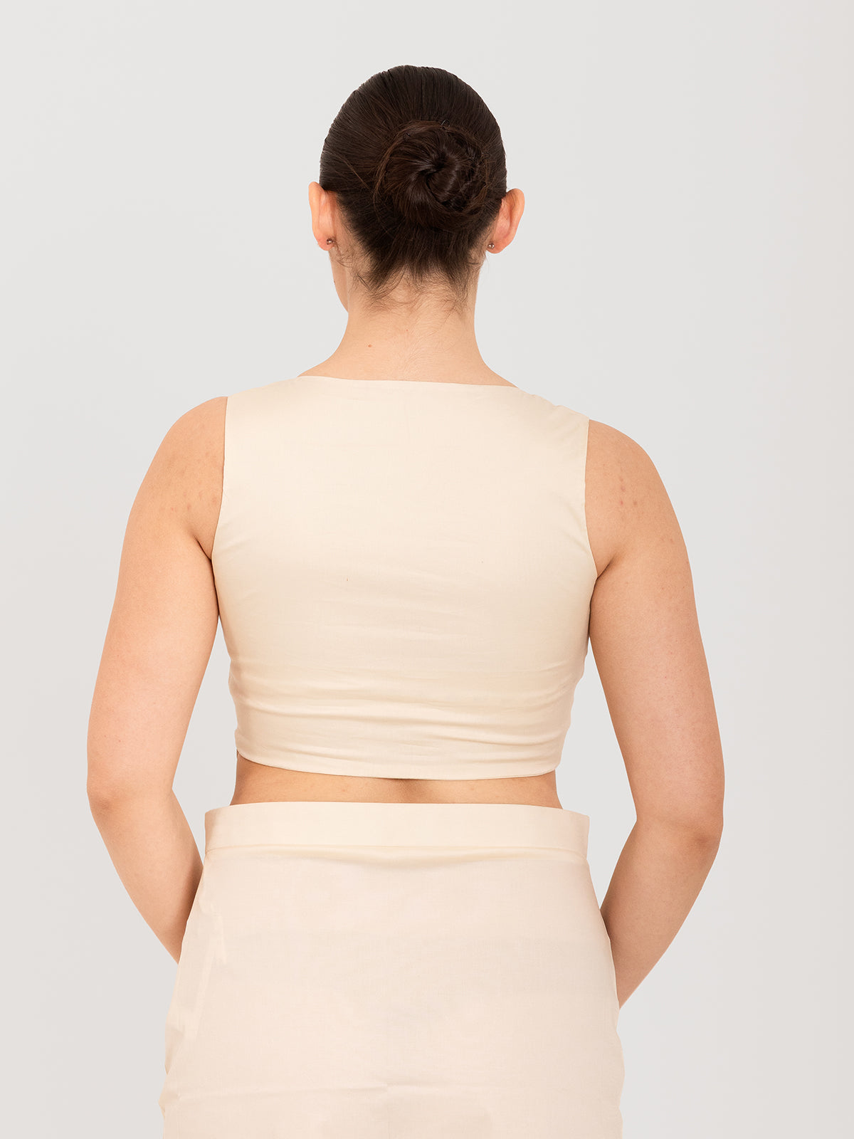 White cotton lycra sweetheart neck sleeveless blouse
