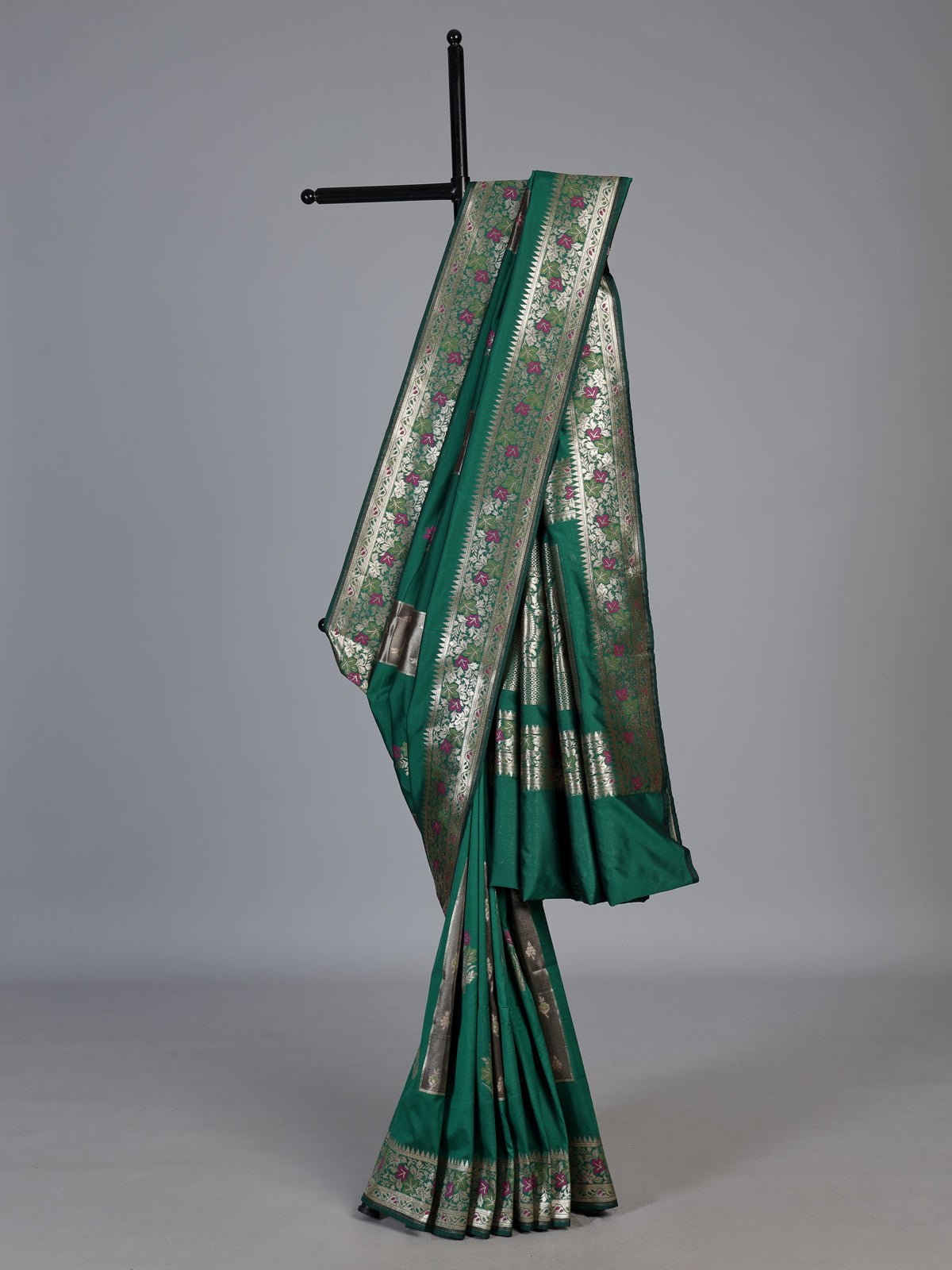 Green banarasi silk saree with floral butti zari work