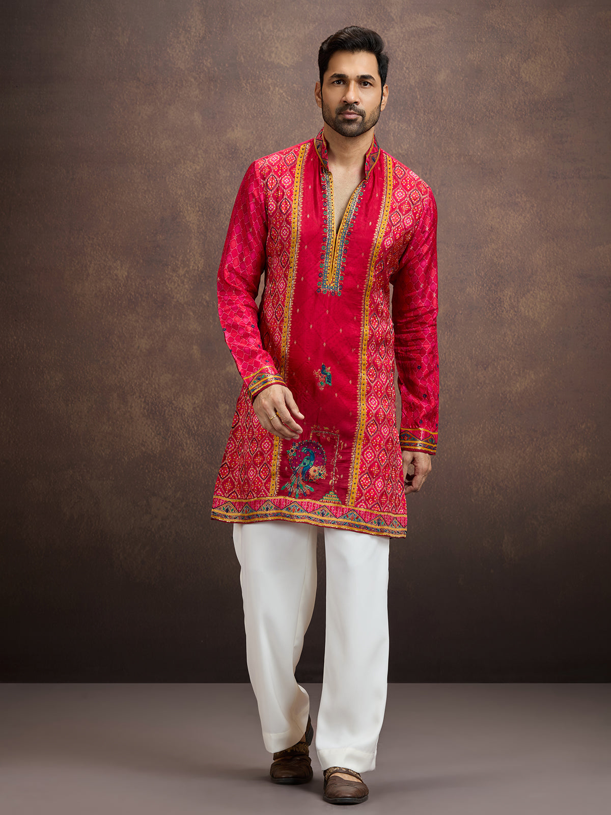 Red bandhani embroidered kurta pajama for men