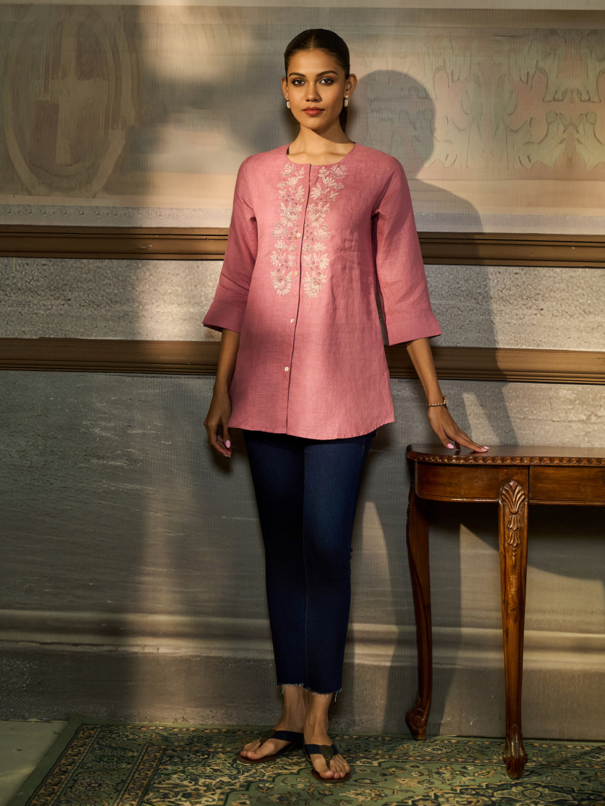 Pink cotton blend women short tunic with floral embroidery