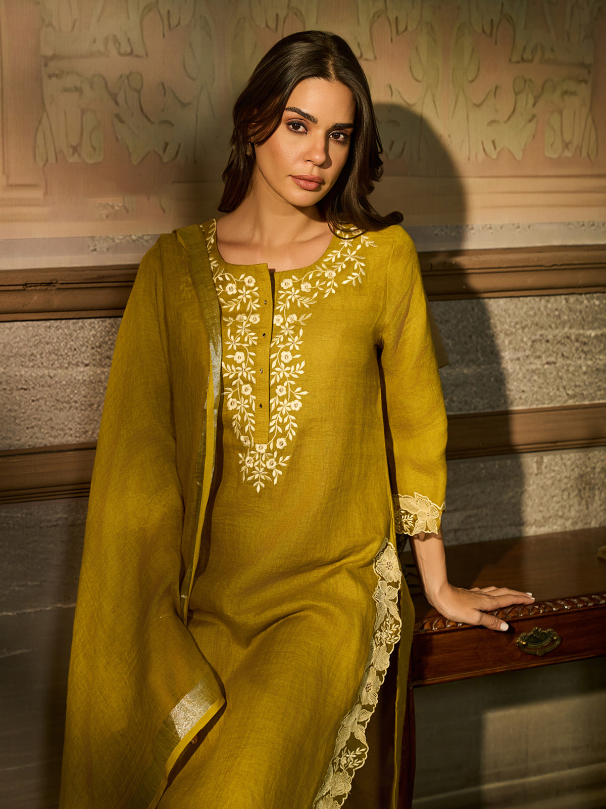 Mehendi green cotton blend women kurti set with embroidery