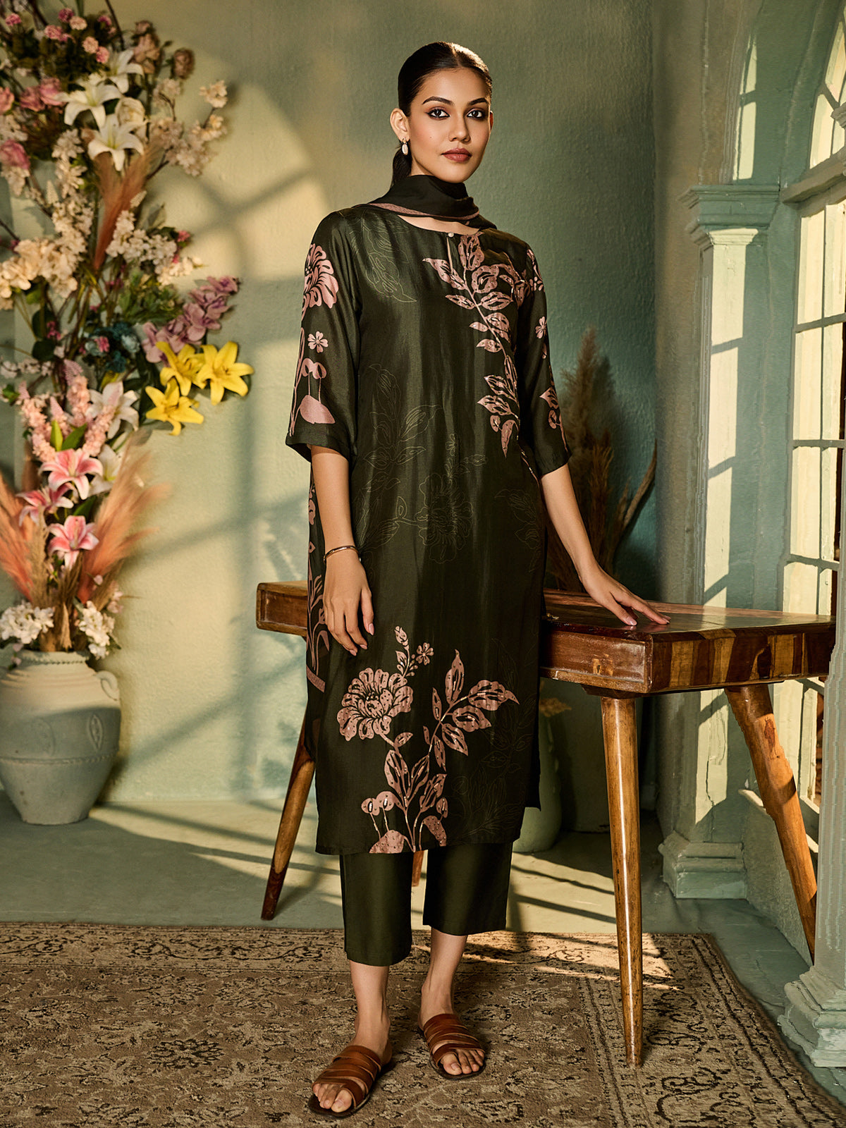 Bottle green silk blend women kurti set with botanical print