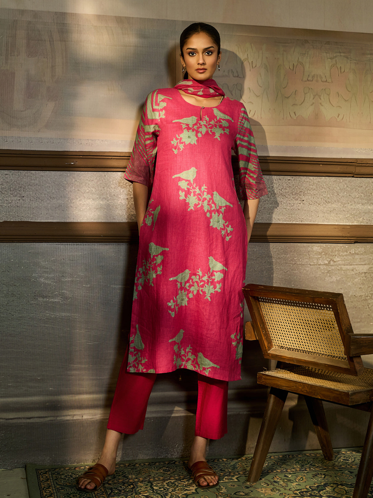 Pink cotton blend women kurti set with chinoiserie print