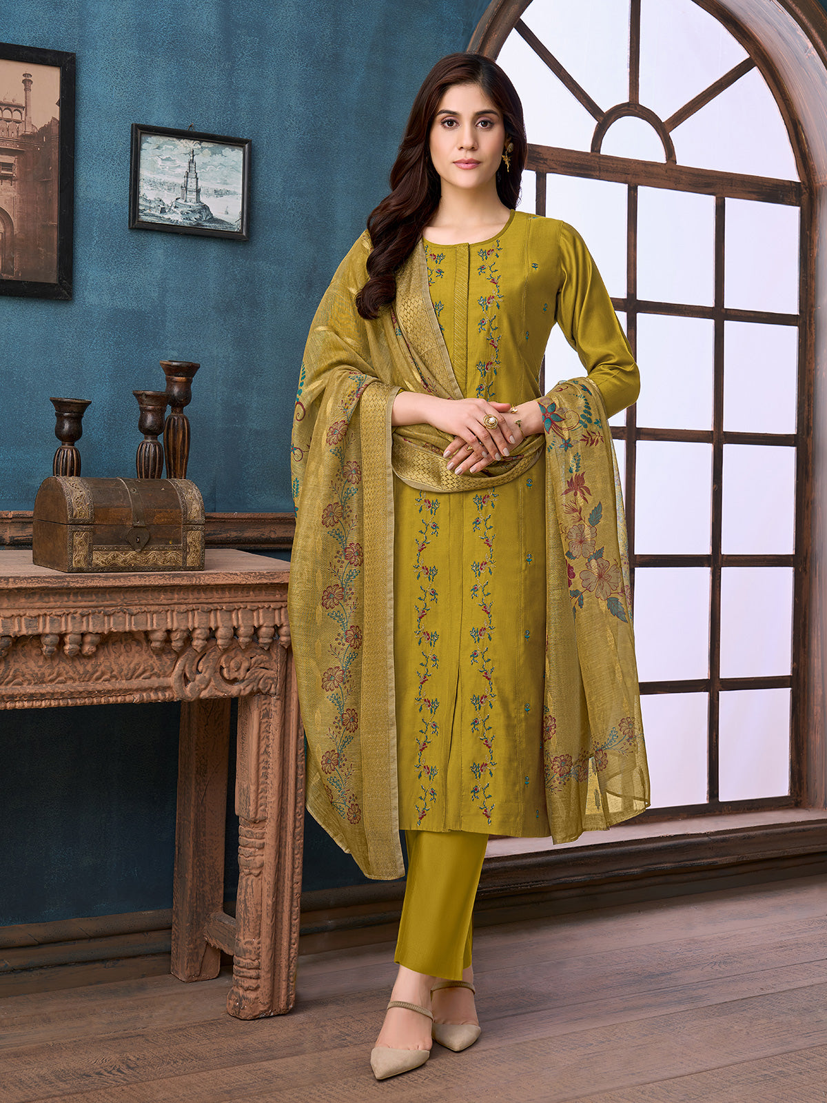 Mehendi green zari accent women pant suit