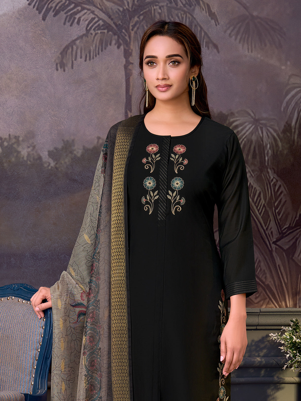 Black embroidered elegance women pant suit