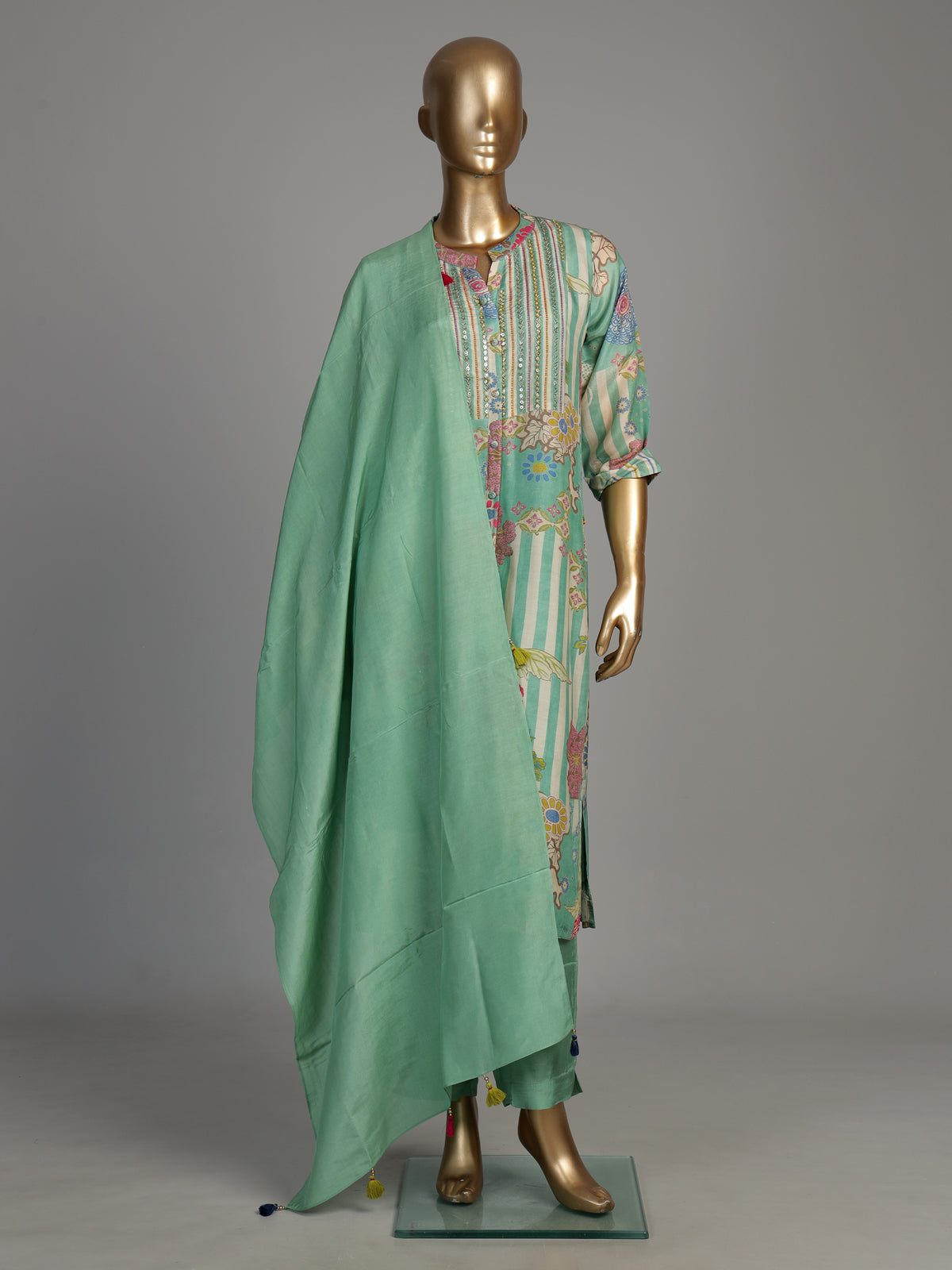 Green mughal garden women kurta set