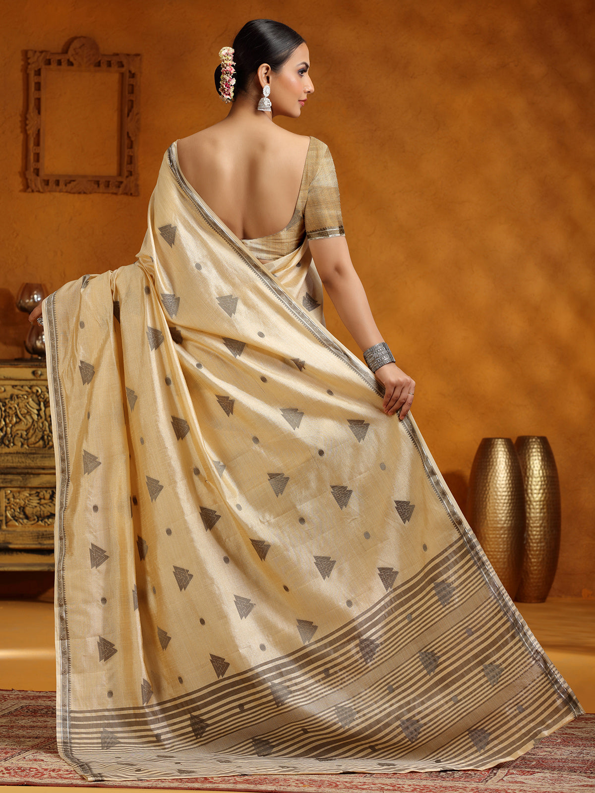 Beige silk saree with beautiful motif