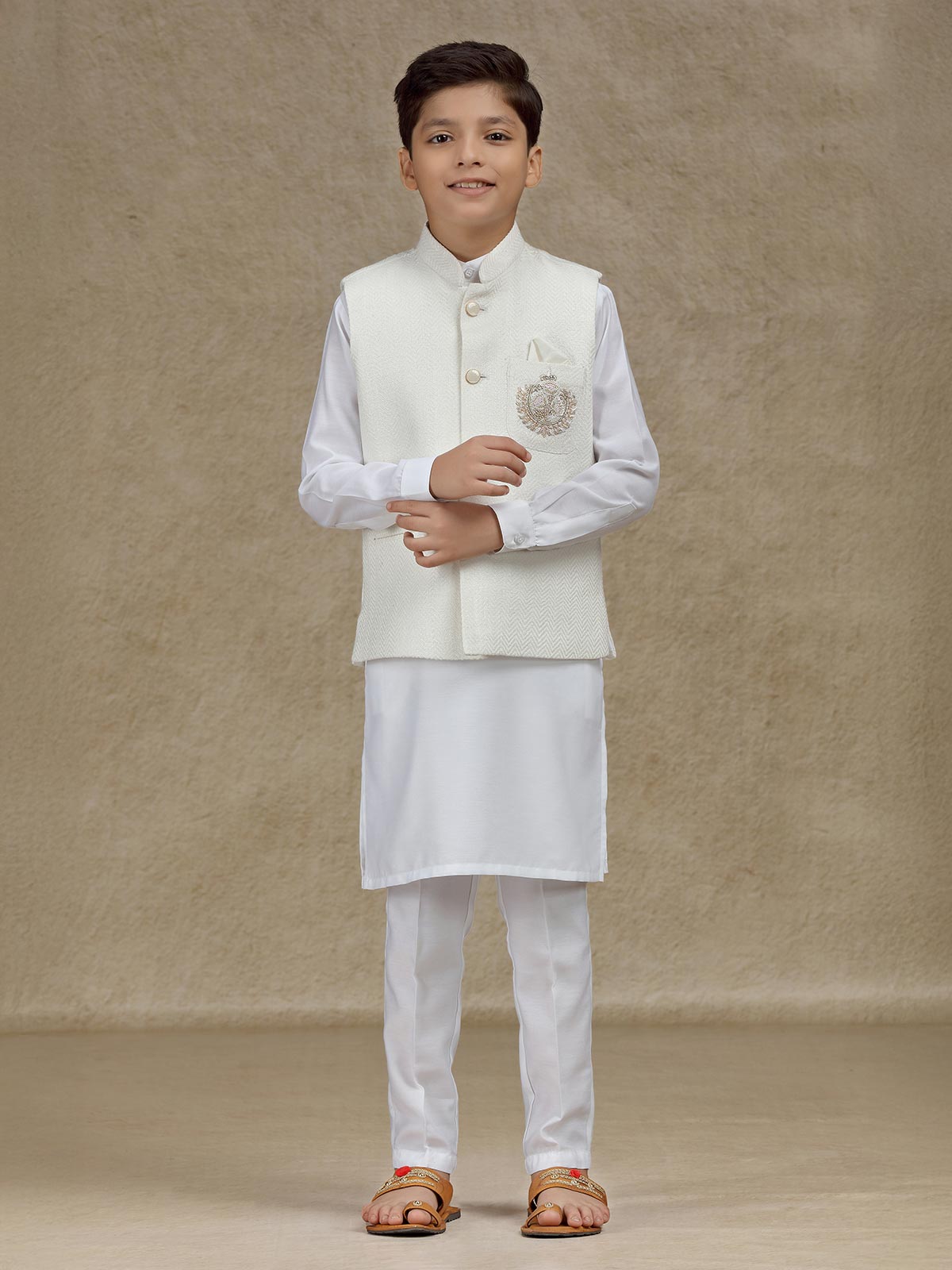 White waistcoat set in jute