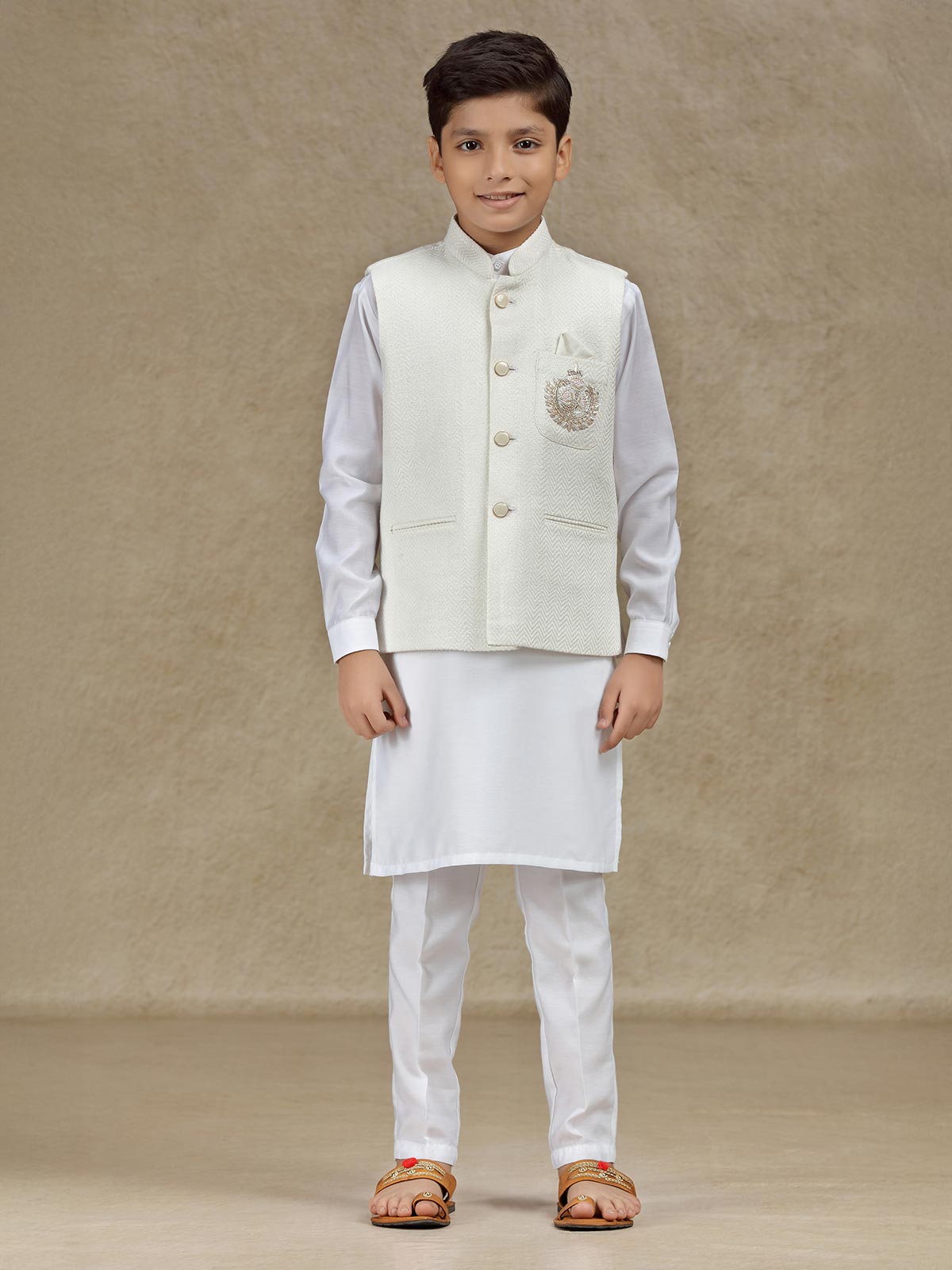 White waistcoat set in jute